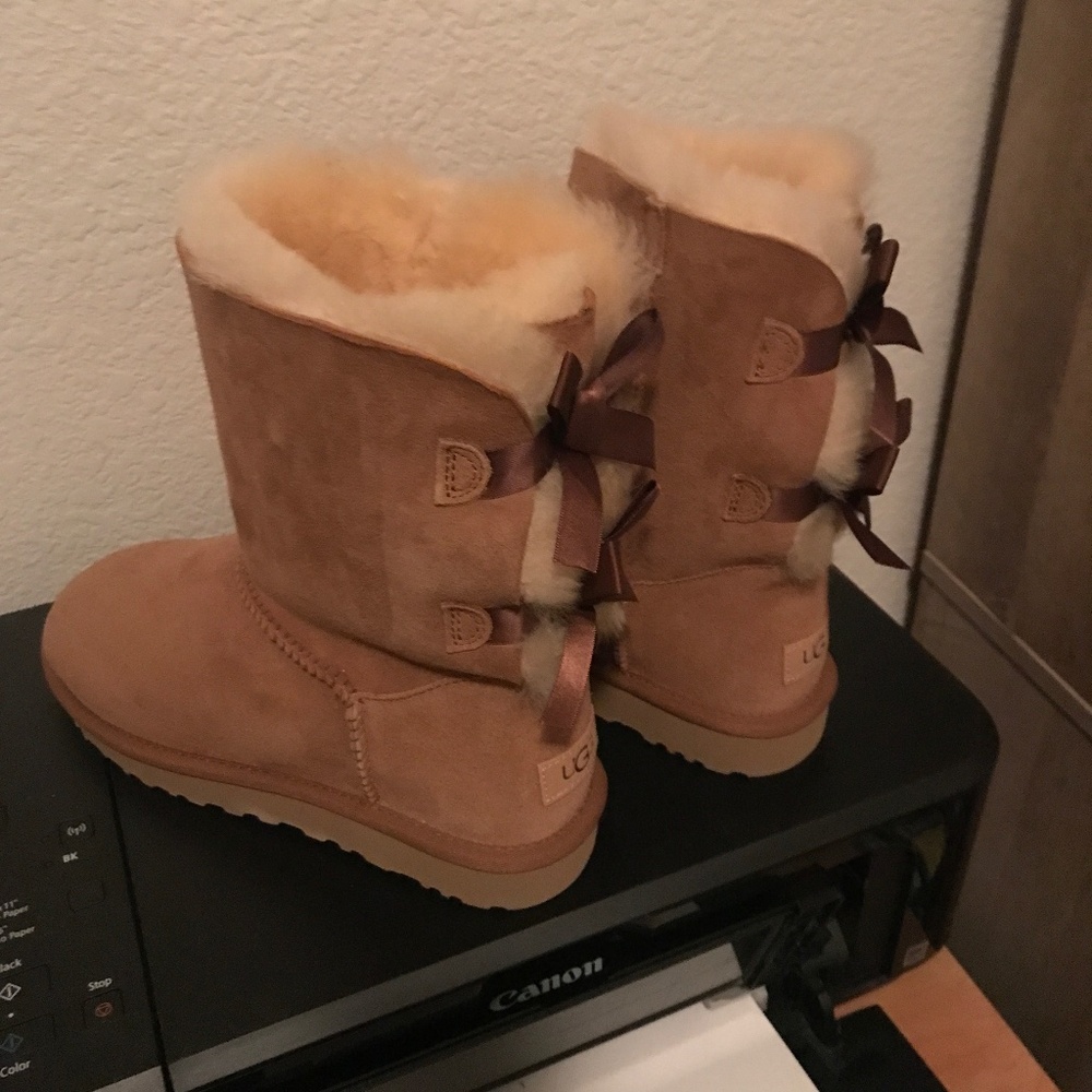 UGG Bailey Bow 2